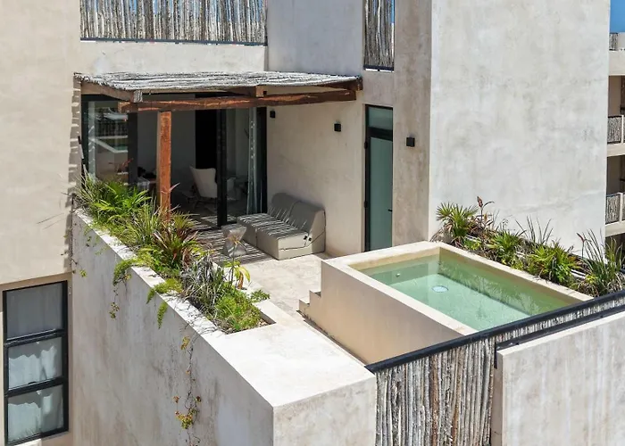 Grand Private Pool Rooftop Oasis Near The Hébergement de vacances *