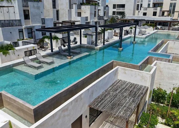 Grand Private Pool Rooftop Oasis Near The *