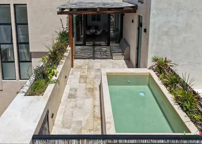 Hébergement de vacances Grand Private Pool Rooftop Oasis Near The