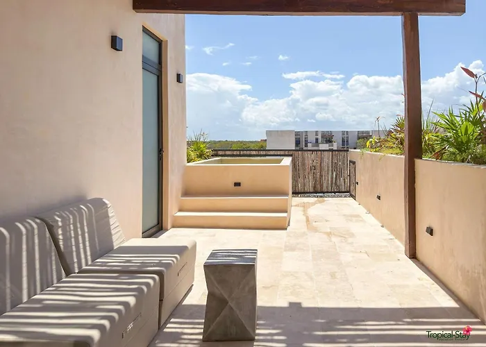 Grand Private Pool Rooftop Oasis Near The
